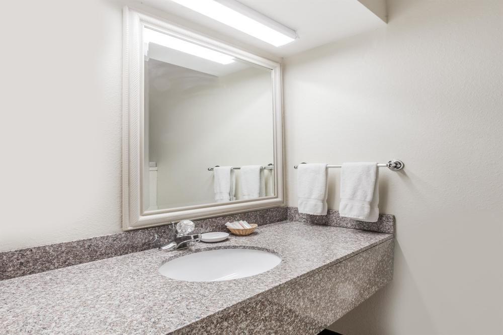 Rodeway Inn Cadiz Εξωτερικό φωτογραφία